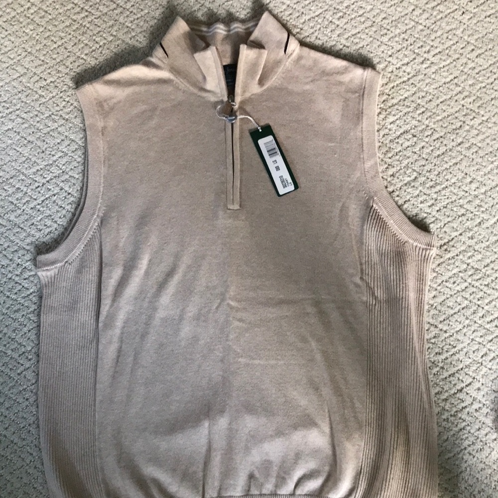 NWT’s Bobby Jones sleeveless golf sweater!